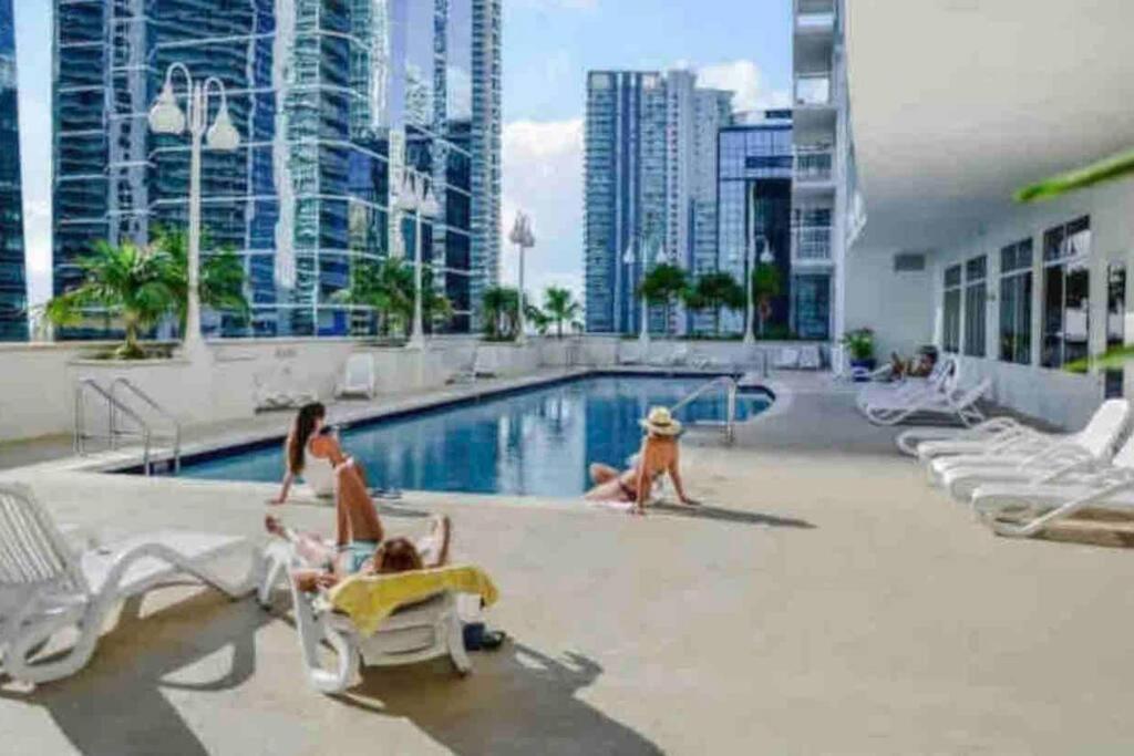 Iconic 1br Highrise Brickell-freeparking Apartamento *